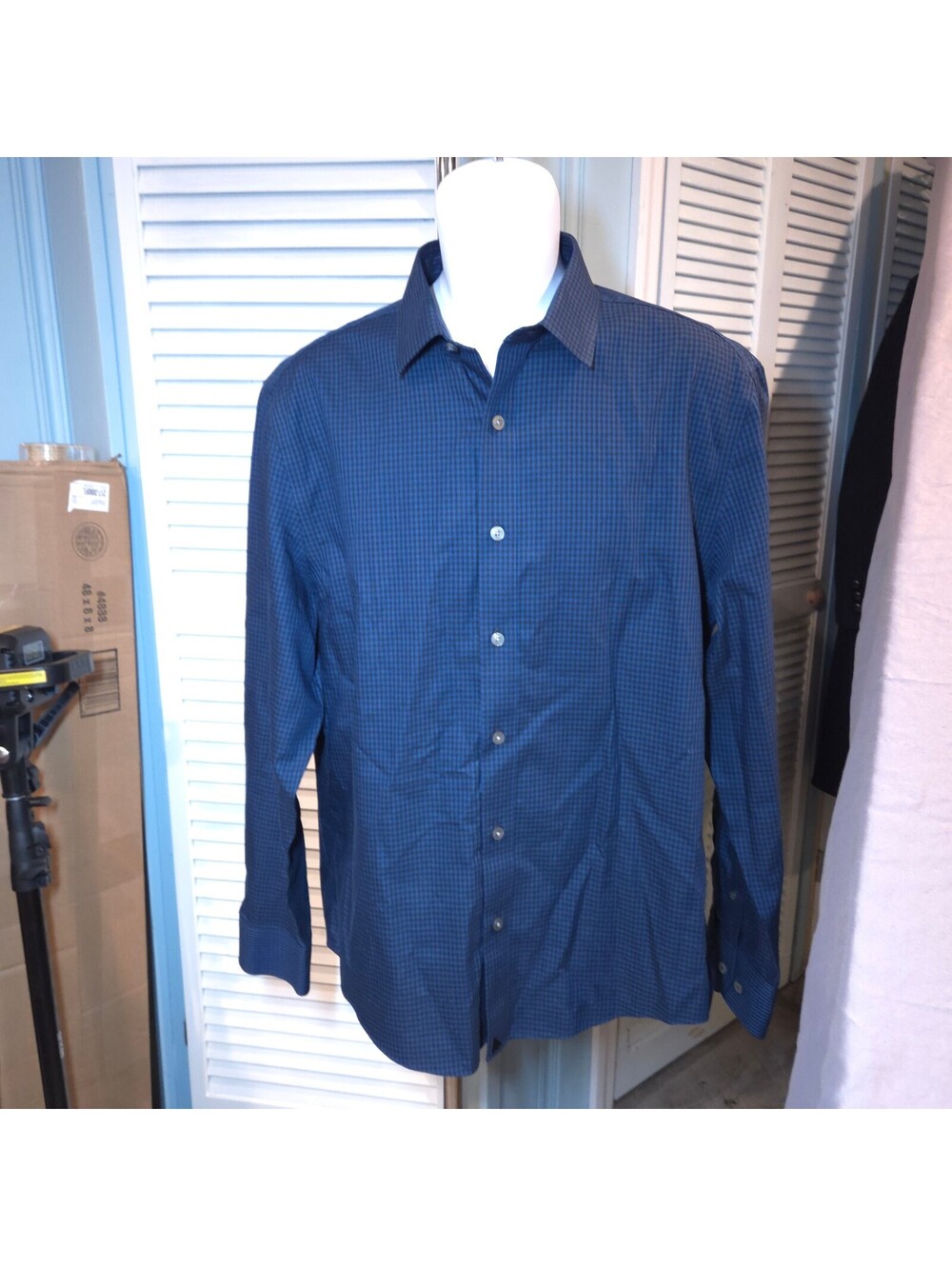 UNTUCKit Men's Large Blue Black Check Wrinkle Free Regular Fit Shirt